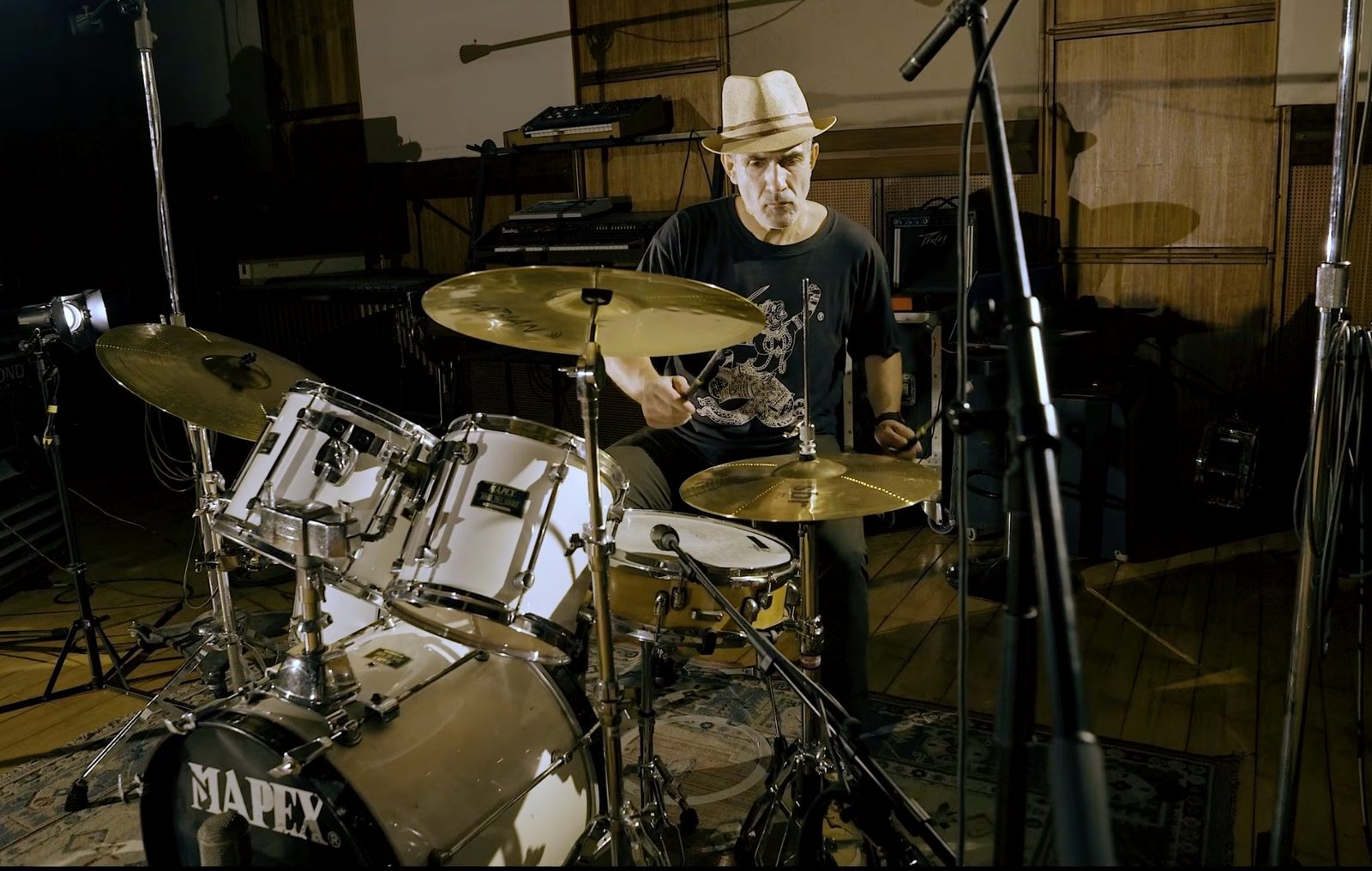 Gabriel Mendes com bateria completa